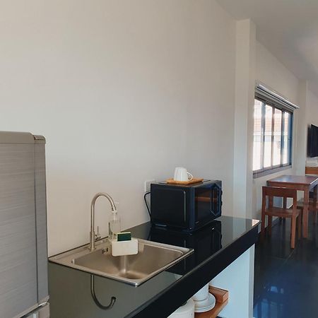 The Sila Suites - Intrawarorot Chiang Mai Exterior foto